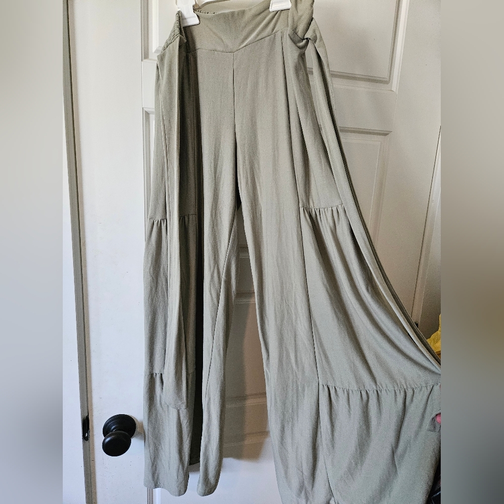 Derek Heart Gray/Green Flowy Wide Leg Pants